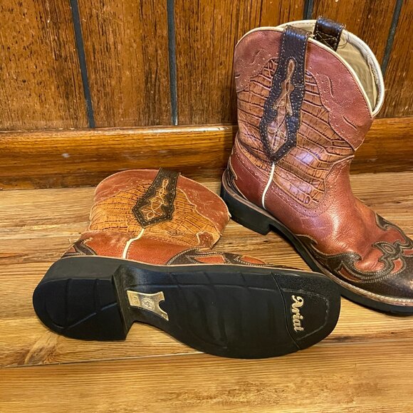 Ariat boots size 9B main image 6